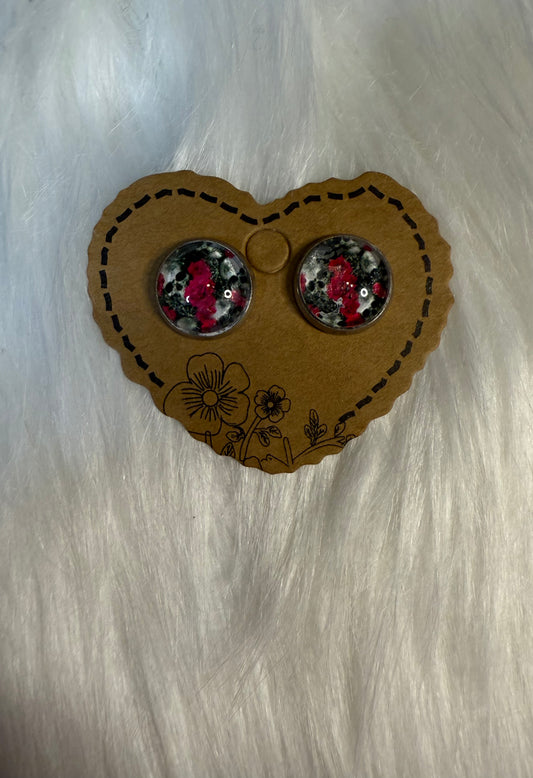 Skull with roses - Stud Earrings 12mm