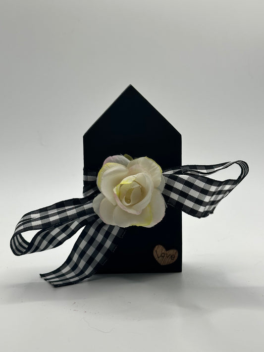 Decorative Wooden Casita - White Rose