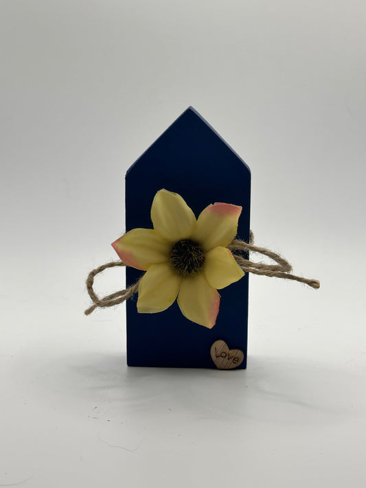 Decorative Wooden Casita - Yellow Daisy